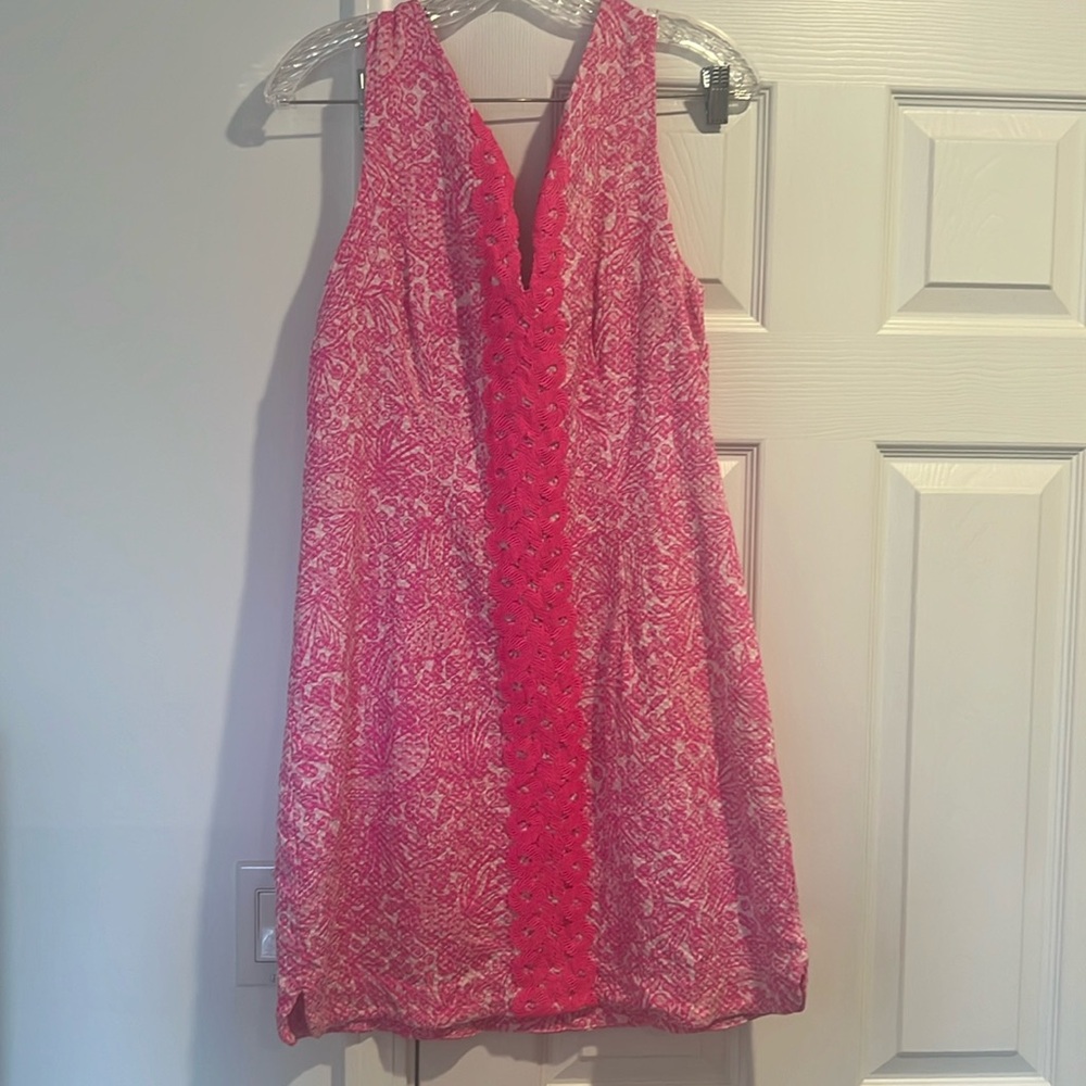 Super cute/flattering Lilly Pulitzer shift dress.